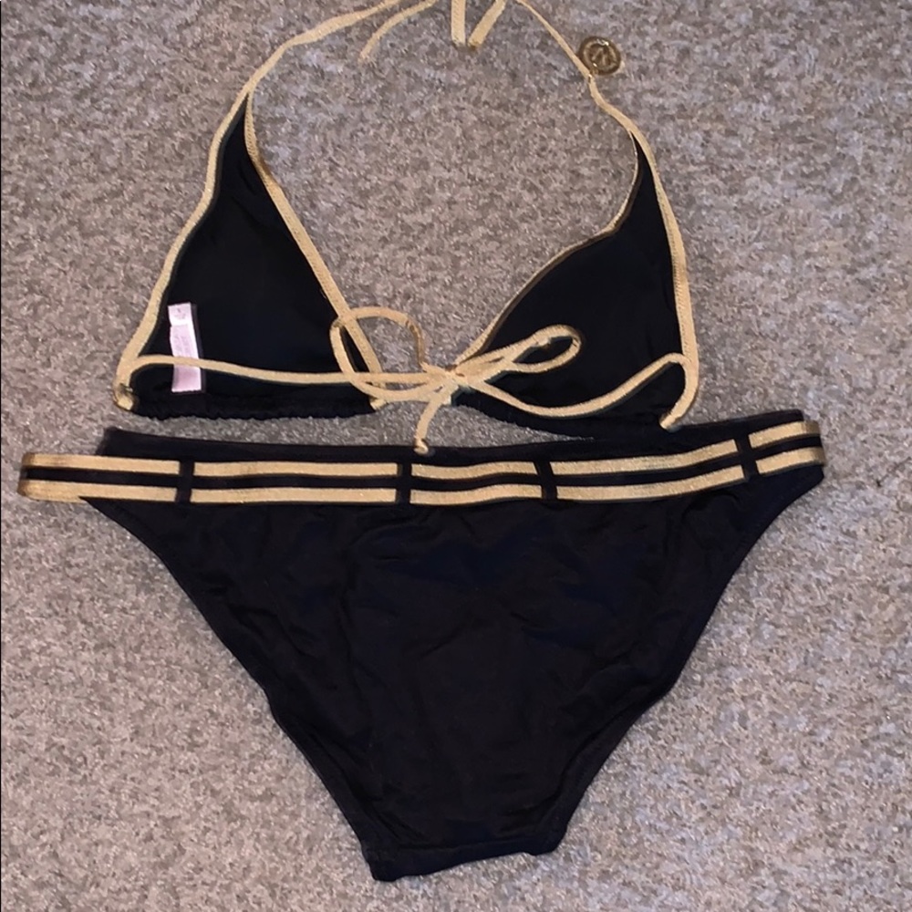 Bikini - Picture 2 of 2